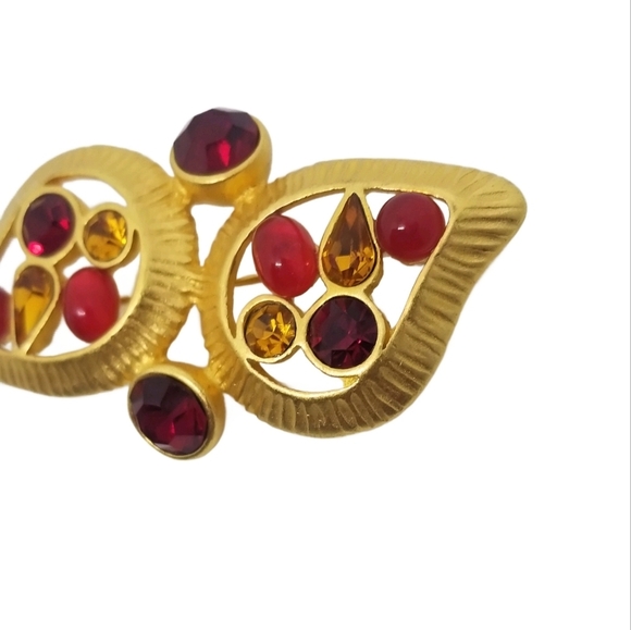 GIVENCHY RARE 1970s SATIN GOLDTONE & RHINESTONE DOUBLE PAISLEY DESIGN BROOCH - Picture 2 of 5